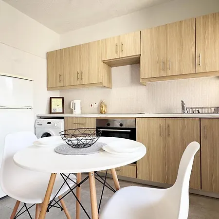 Seaside Makenzie- 50m To Larnaca