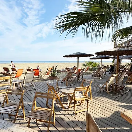 Seaside Makenzie- 50m To *