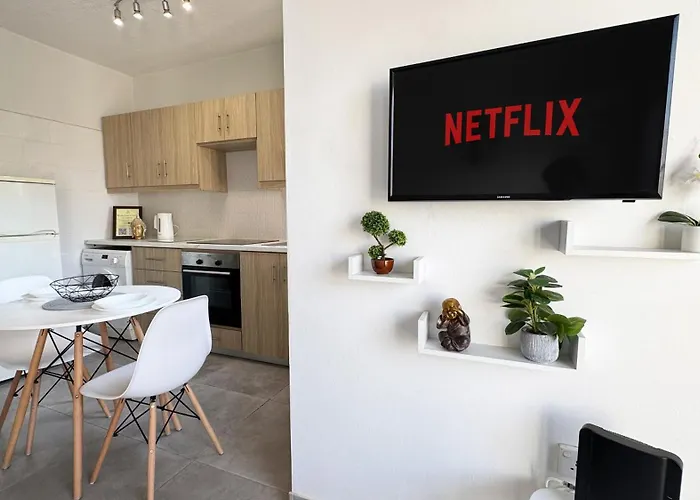 Seaside Makenzie- 50m To * Ларнака