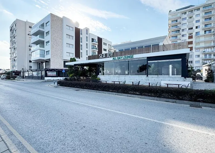 Seaside Makenzie- 50m To