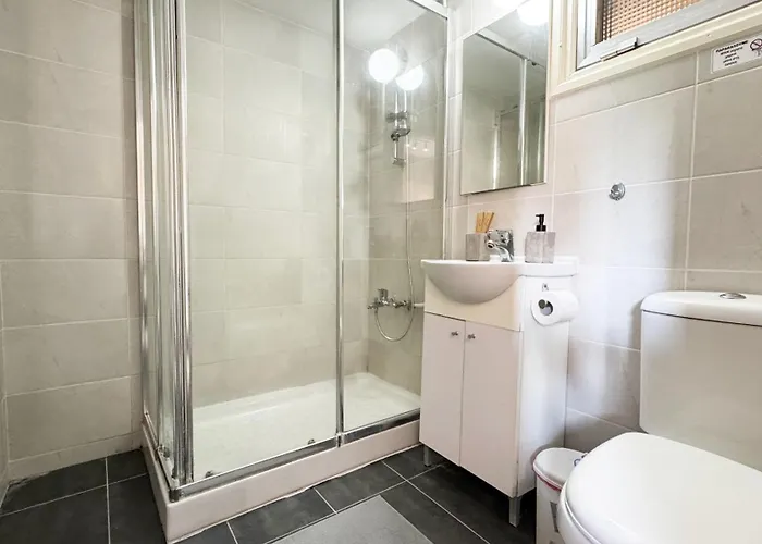 Seaside Makenzie- 50m To Апартаменты Ларнака