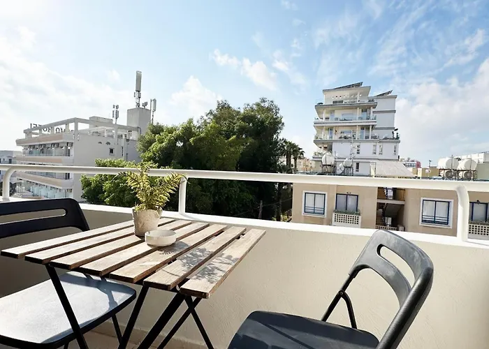 Seaside Makenzie- 50m To *