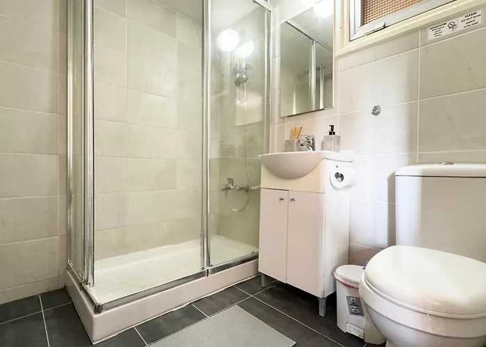 Seaside Makenzie- 50m To