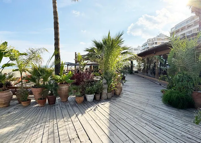 Seaside Makenzie- 50m To Апартаменты Ларнака