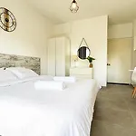 Seaside Makenzie- 50m To *